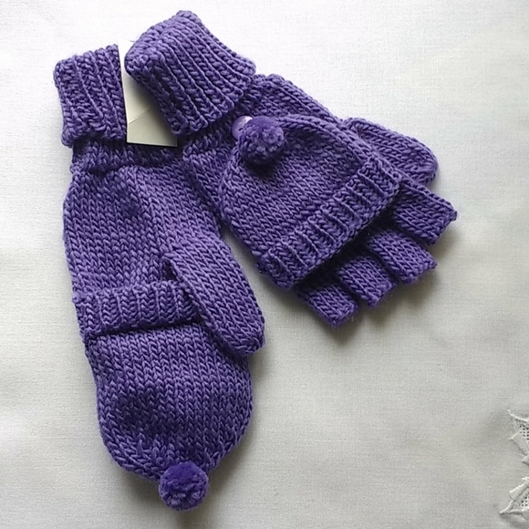Cable knit scarf/mitten set & extra pair of mitts - Picture 7 of 9